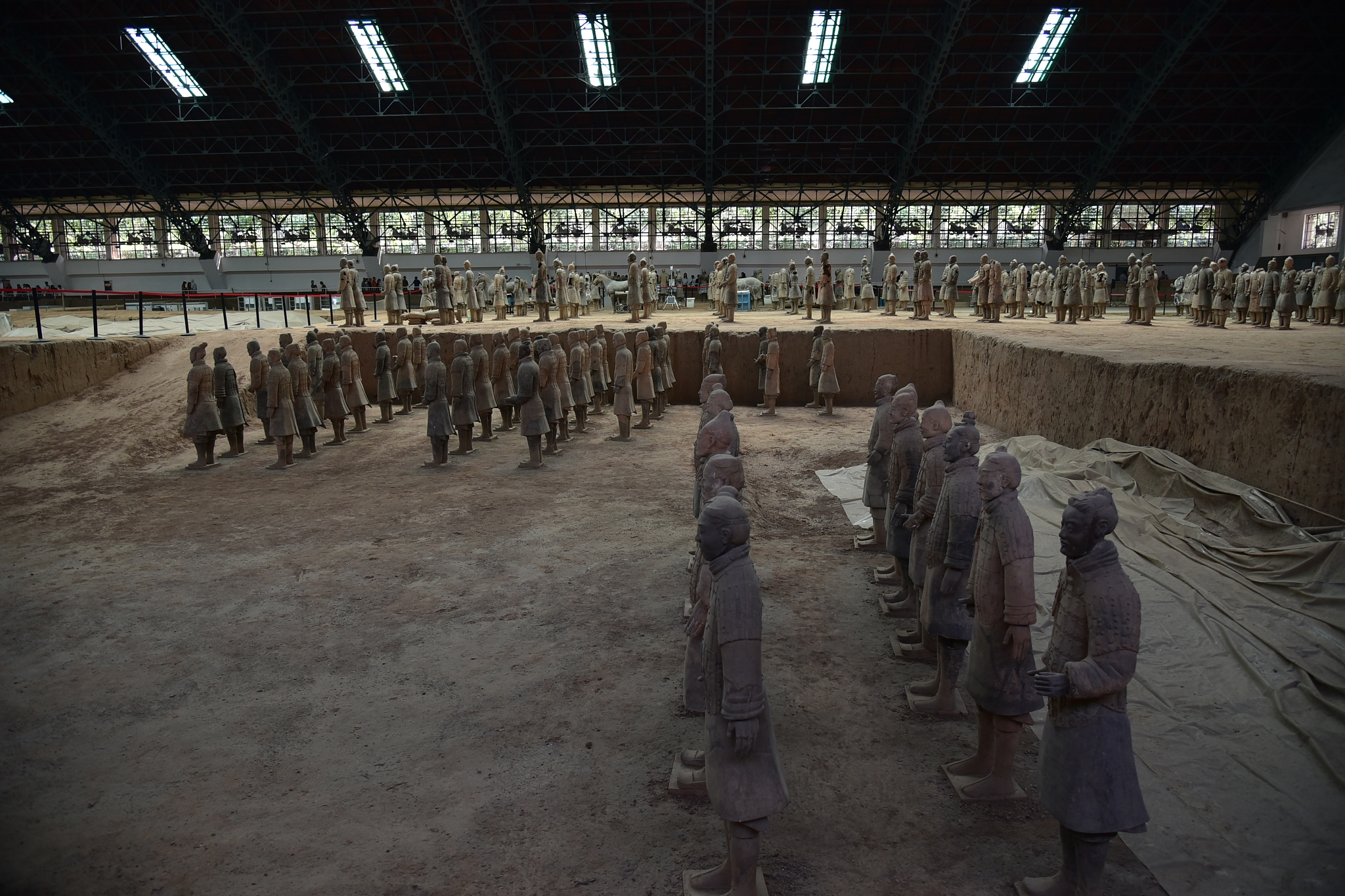 秦兵马俑：沉睡千年的地下军团震撼世界