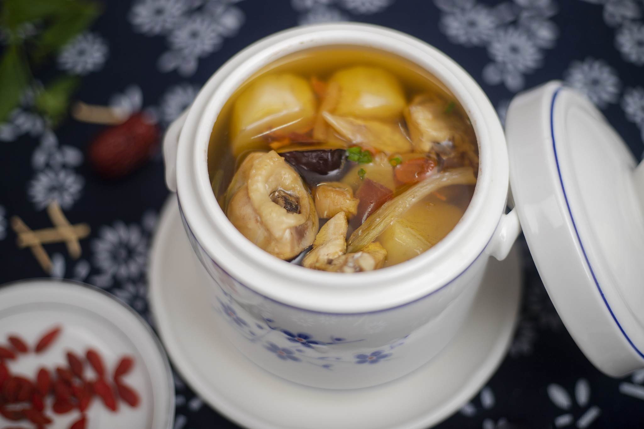 秋冬养生必备：5款滋养炖盅汤做法大全