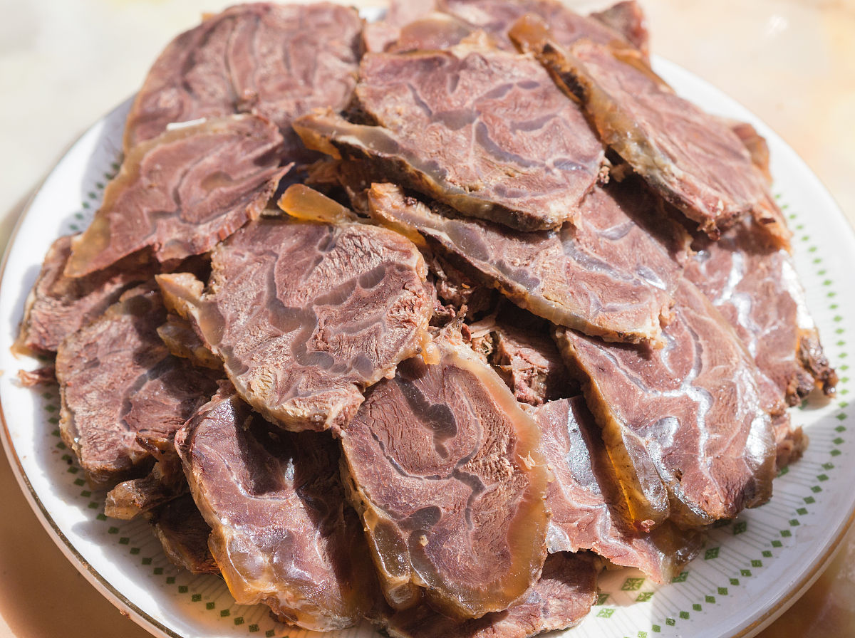 家常卤牛肉：肉质筋道酱香扑鼻，零失败教程来了